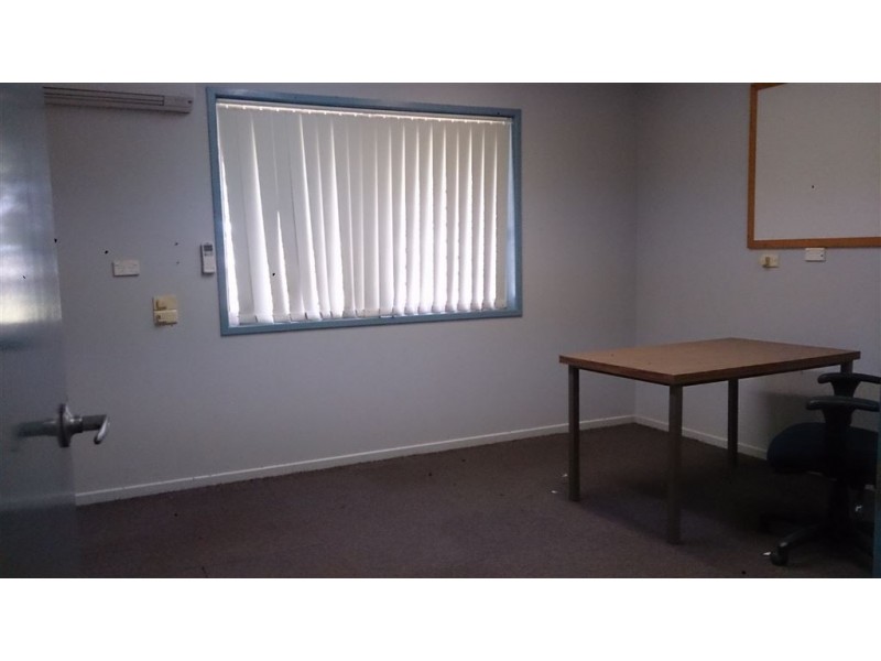 4 Showgrounds Rd, Mount Morgan QLD 4714