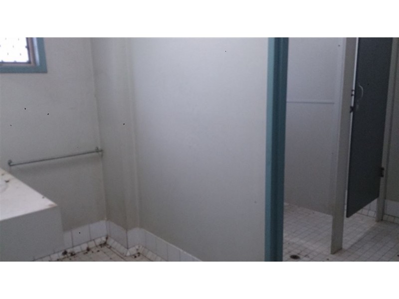 4 Showgrounds Rd, Mount Morgan QLD 4714