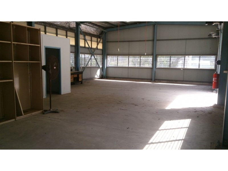 4 Showgrounds Rd, Mount Morgan QLD 4714