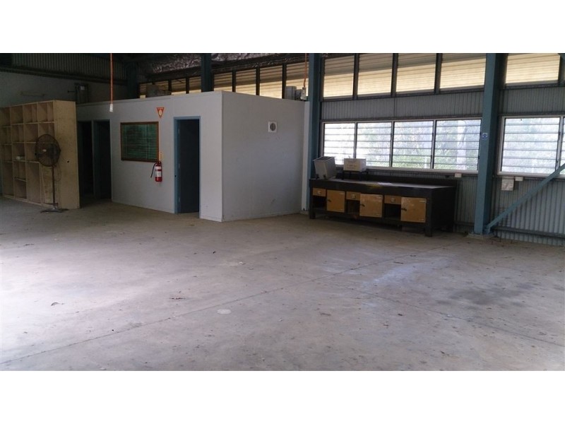 4 Showgrounds Rd, Mount Morgan QLD 4714