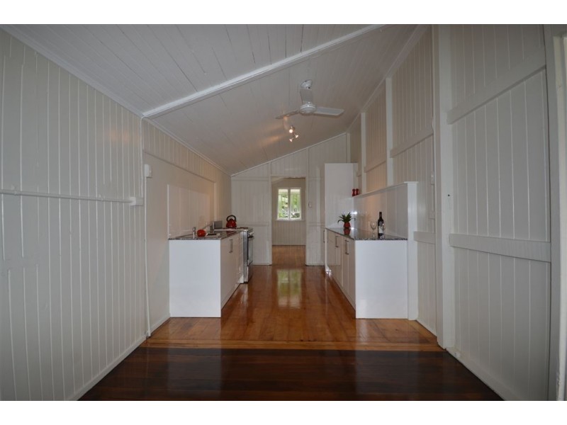 4 Neil Street, Mount Morgan QLD 4714