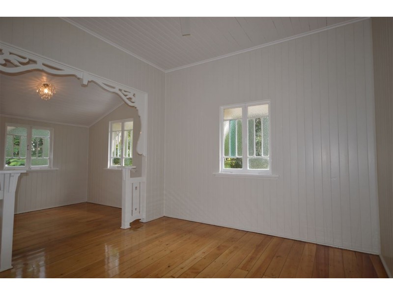 4 Neil Street, Mount Morgan QLD 4714