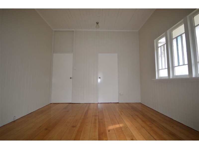 4 Neil Street, Mount Morgan QLD 4714