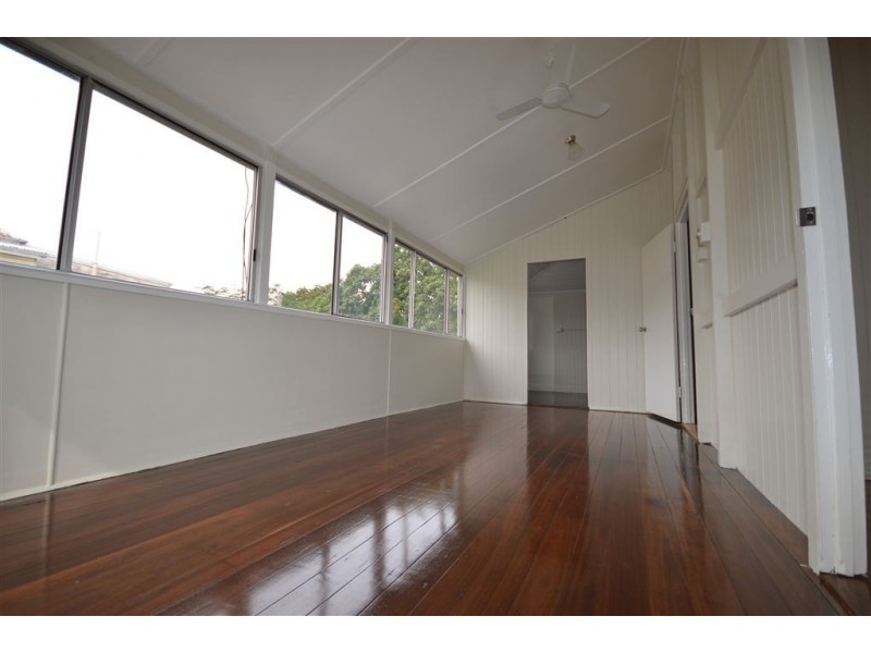 4 Neil Street, Mount Morgan QLD 4714