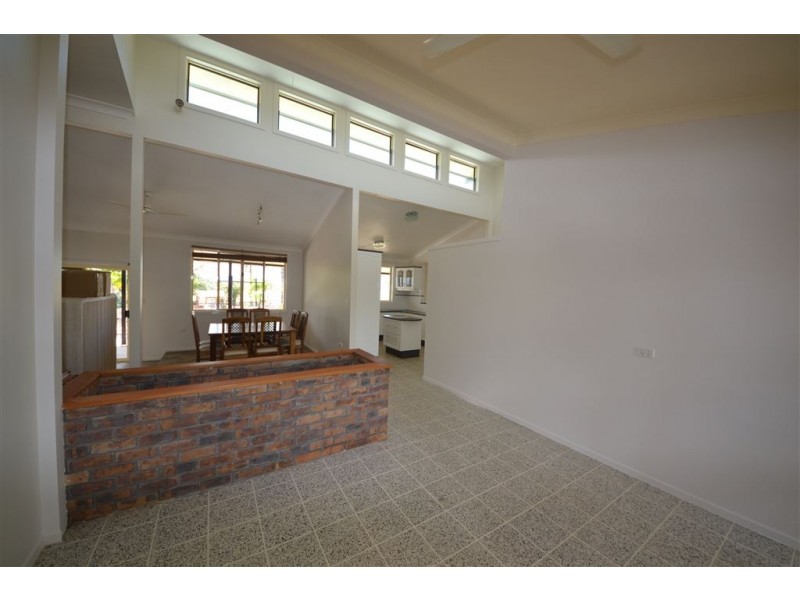 4 Roy Place, Gracemere QLD 4702