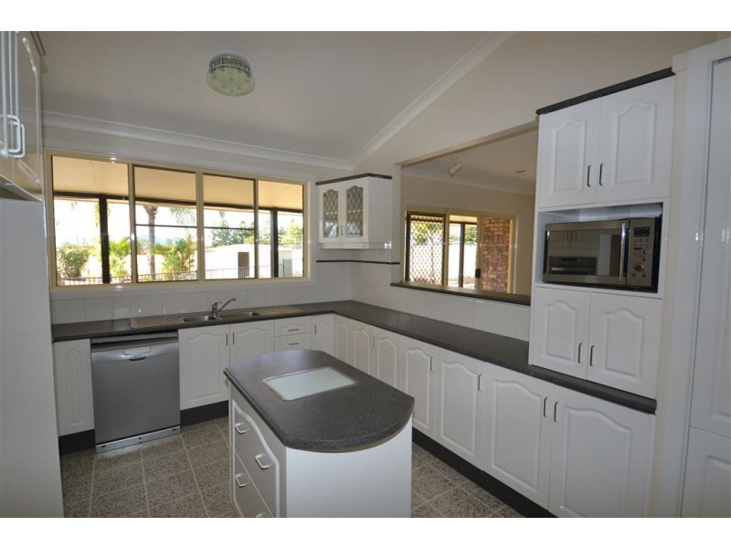 4 Roy Place, Gracemere QLD 4702