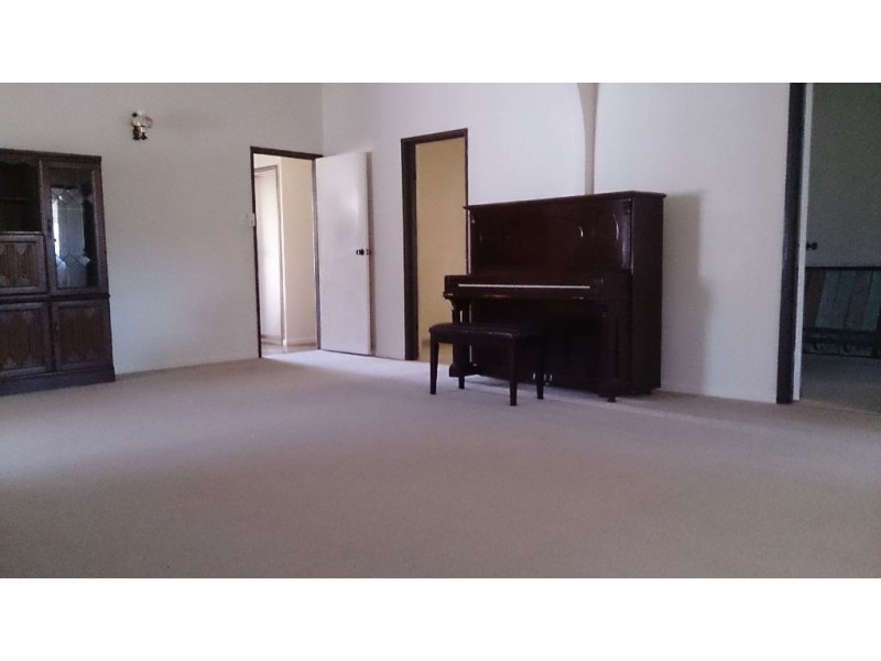 46 Hall Street, Mount Morgan QLD 4714