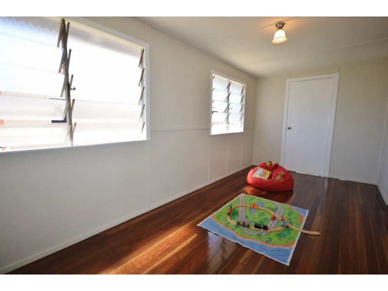 10 James Street, Mount Morgan QLD 4714