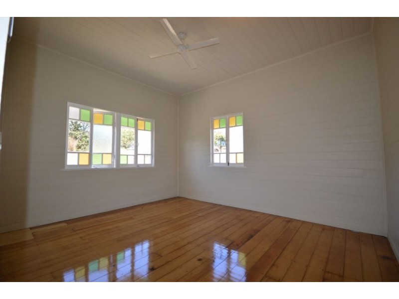 10 James Street, Mount Morgan QLD 4714