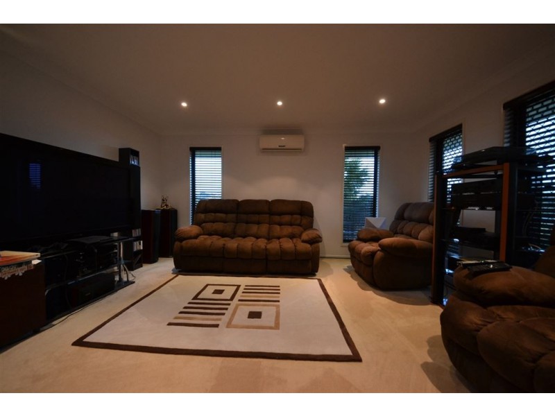 12 Ingram Drive, Gracemere QLD 4702