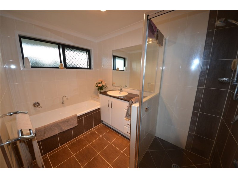 12 Ingram Drive, Gracemere QLD 4702