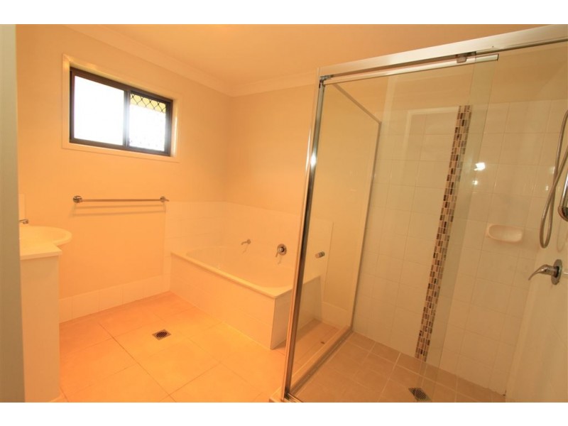 26 Chatterton Boulevard, Gracemere QLD 4702