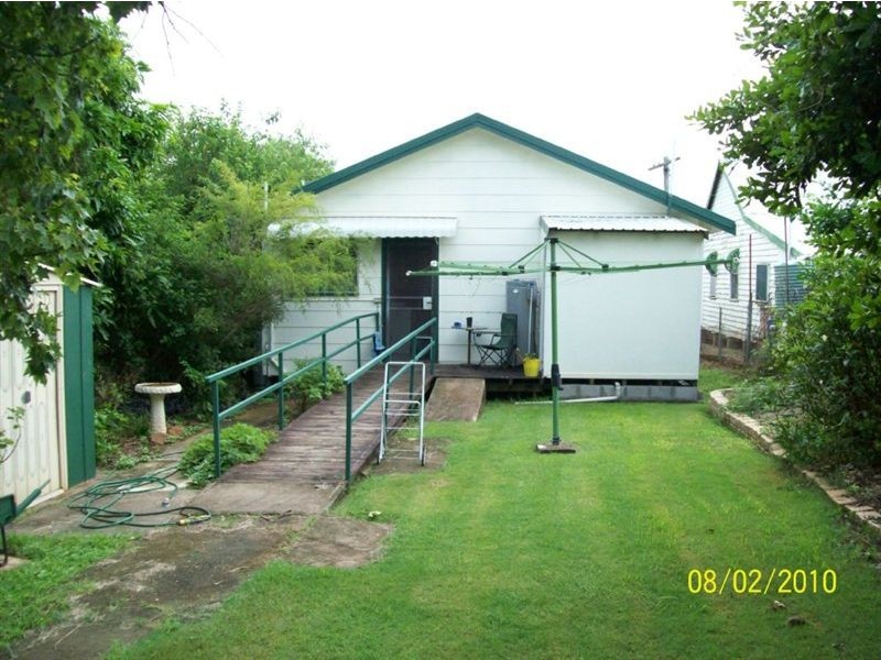 8 Cornes Street, Mount Morgan QLD 4714