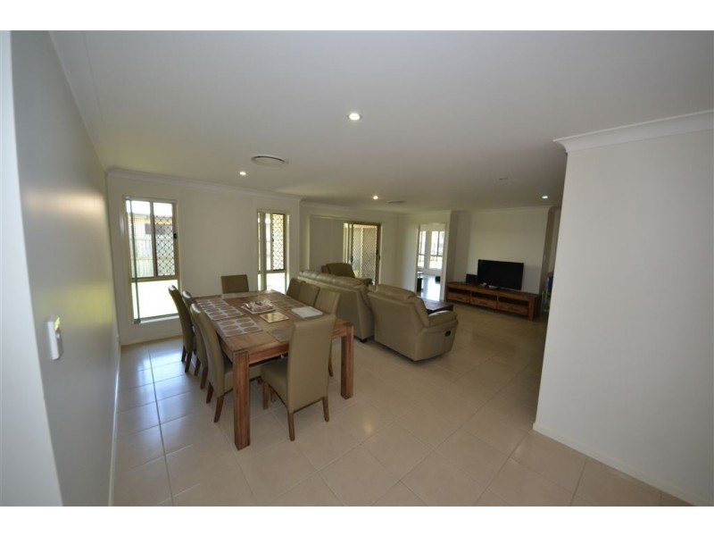27 Tawarra Crescent, Gracemere QLD 4702