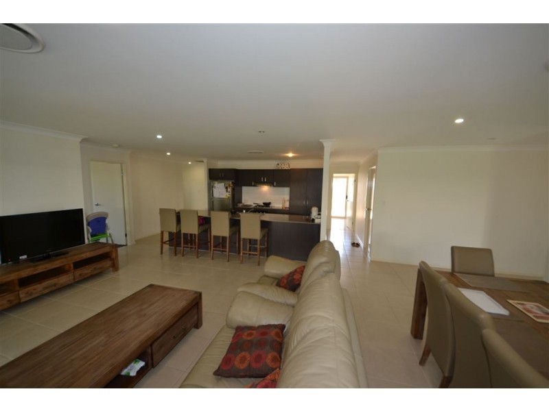 27 Tawarra Crescent, Gracemere QLD 4702