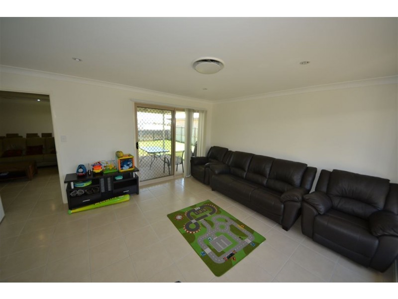 27 Tawarra Crescent, Gracemere QLD 4702