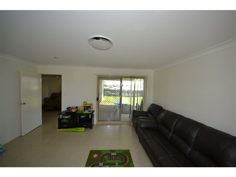 27 Tawarra Crescent, Gracemere QLD 4702