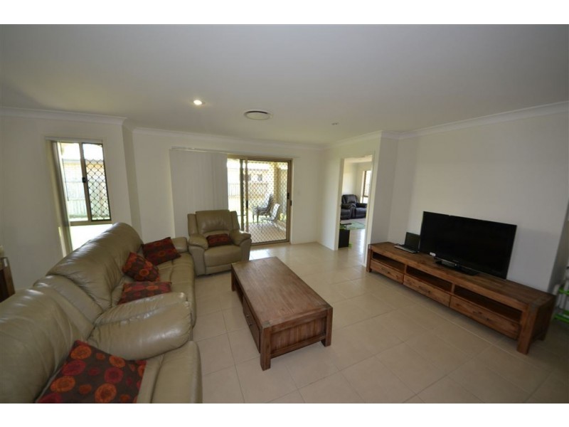 27 Tawarra Crescent, Gracemere QLD 4702