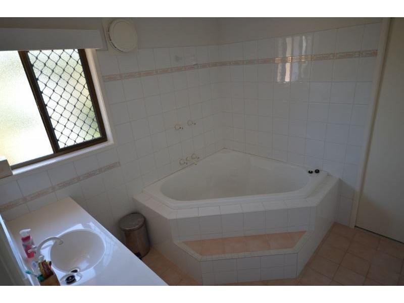 6 Mcrae Pl, Frenchville QLD 4701