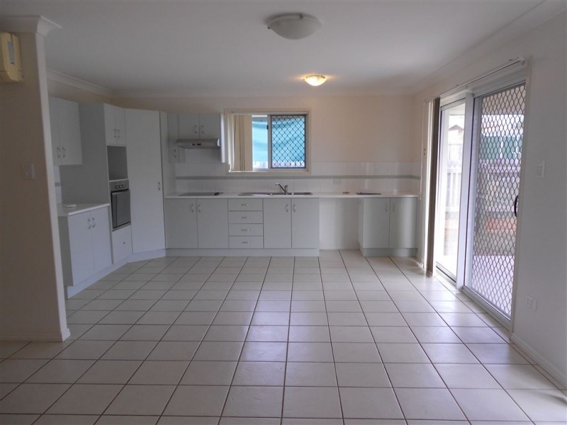 2/4 Poinciana Place, Gracemere QLD 4702