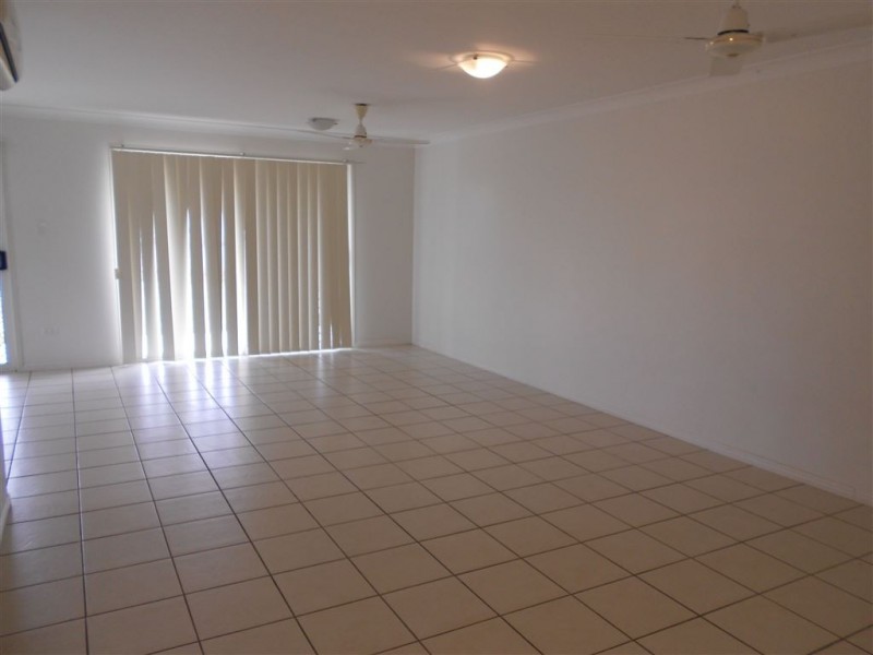 2/4 Poinciana Place, Gracemere QLD 4702