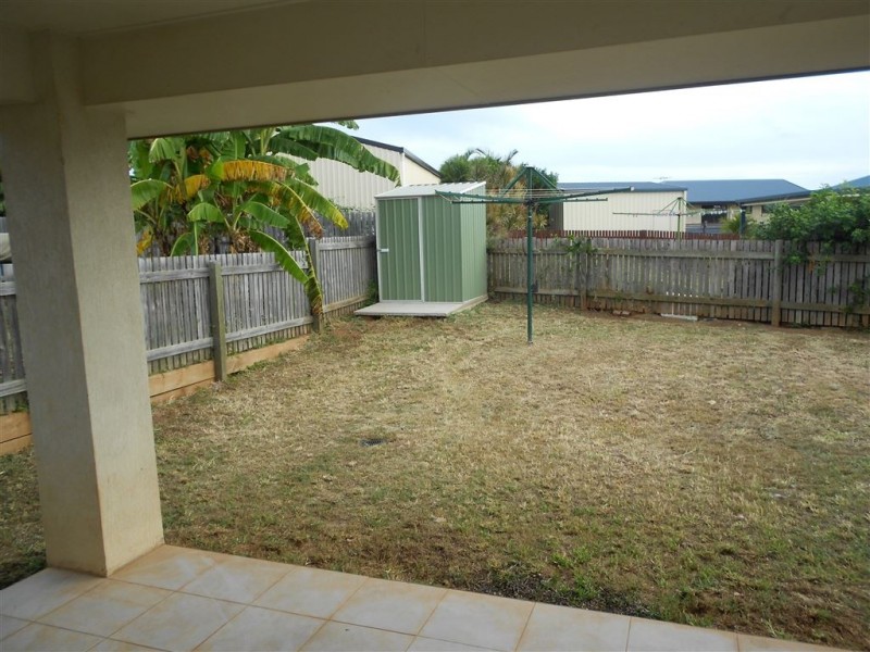 2/4 Poinciana Place, Gracemere QLD 4702