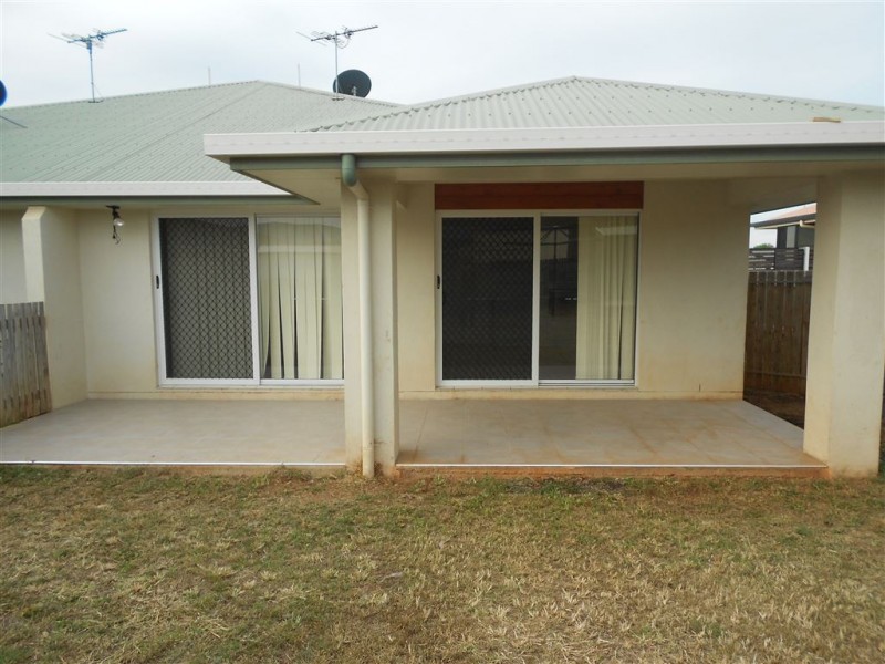 2/4 Poinciana Place, Gracemere QLD 4702