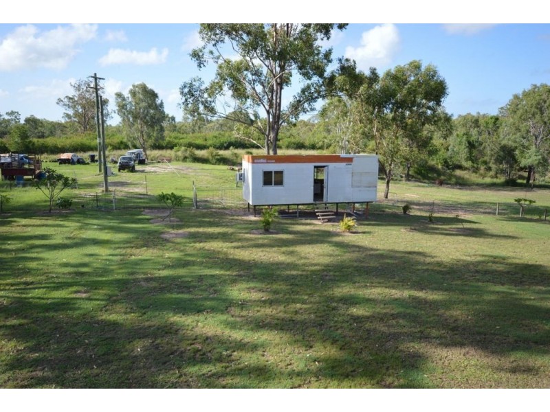 28 Flood Rd, Yaamba QLD 4704