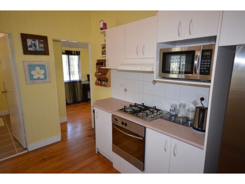 28 Flood Rd, Yaamba QLD 4704