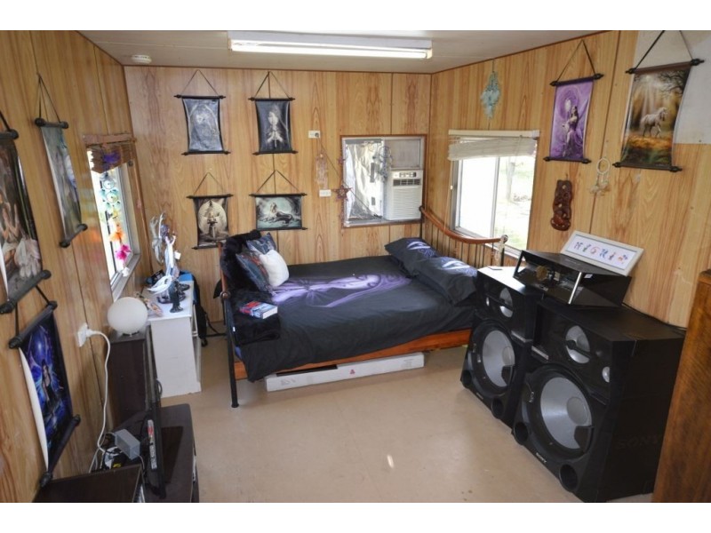 28 Flood Rd, Yaamba QLD 4704
