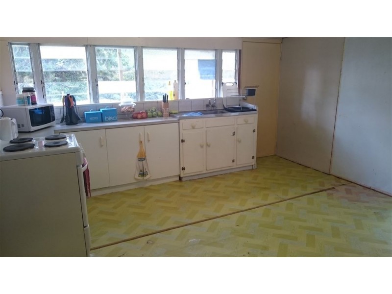 83 Dee Street, Mount Morgan QLD 4714
