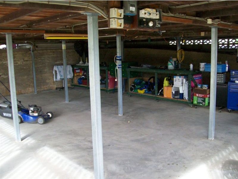 2 Henry Street, Mount Morgan QLD 4714