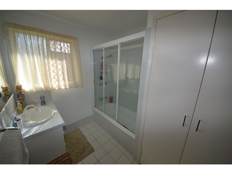 25 Hutchings Street, Gracemere QLD 4702