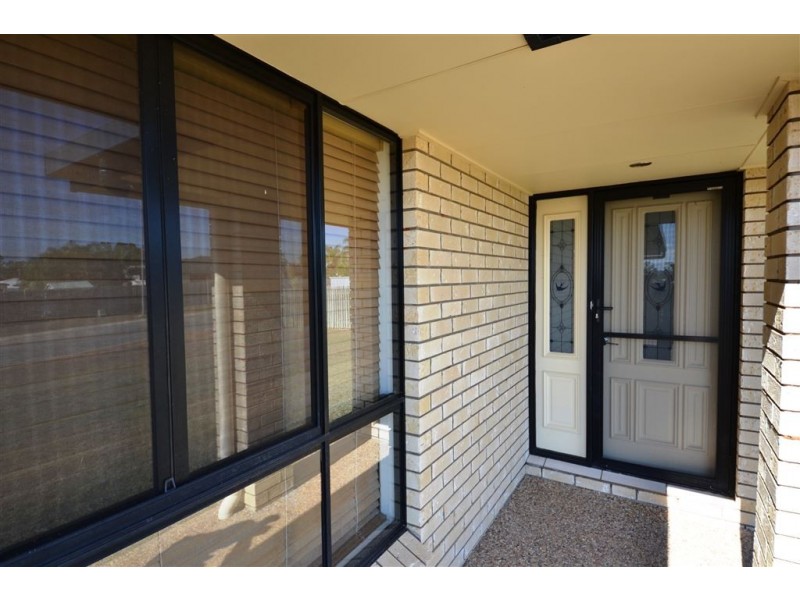 4 Davies Avenue, Gracemere QLD 4702