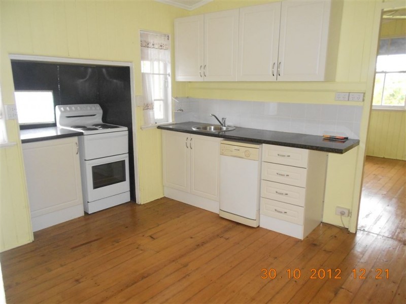 42 Gordon Street, Mount Morgan QLD 4714