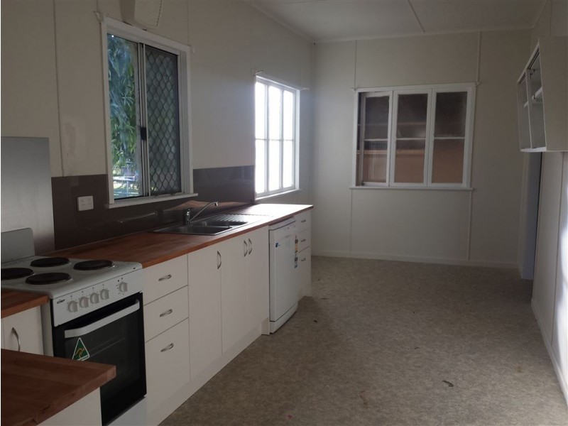 8 Sheil Cres, Mount Morgan QLD 4714