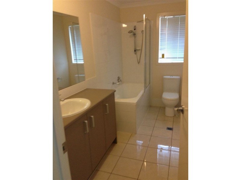 35 Taramoore Road, Gracemere QLD 4702