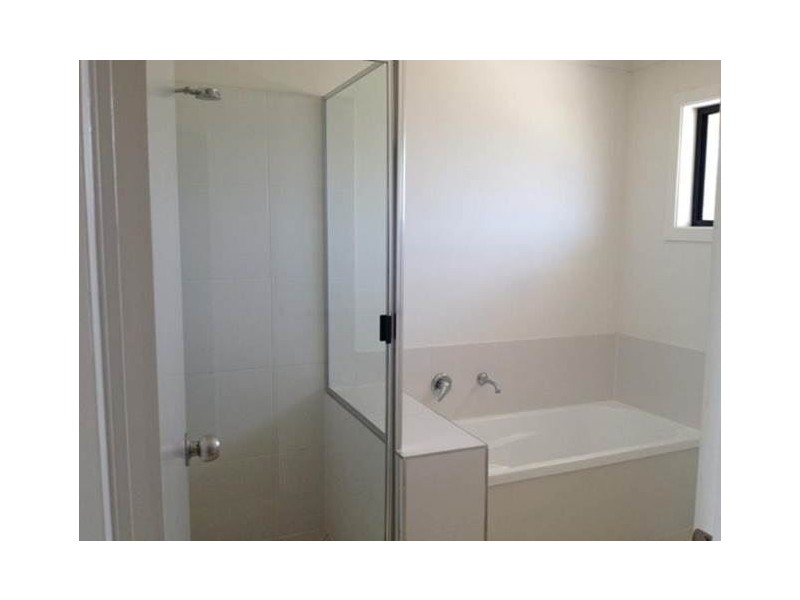 16 John Oxley drive, Gracemere QLD 4702