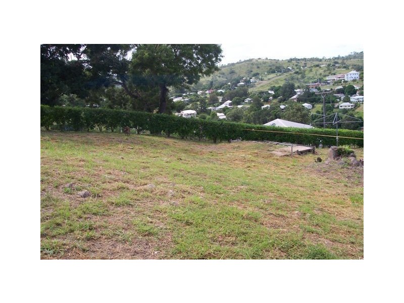 1012 North Street, Mount Morgan QLD 4714