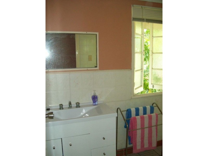 6 Dee Esplanade, Mount Morgan QLD 4714