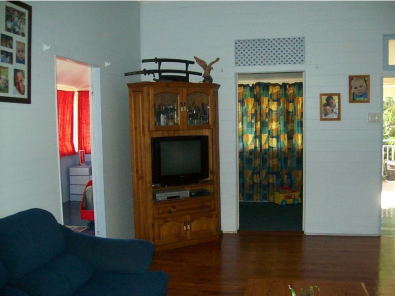 6 Dee Esplanade, Mount Morgan QLD 4714