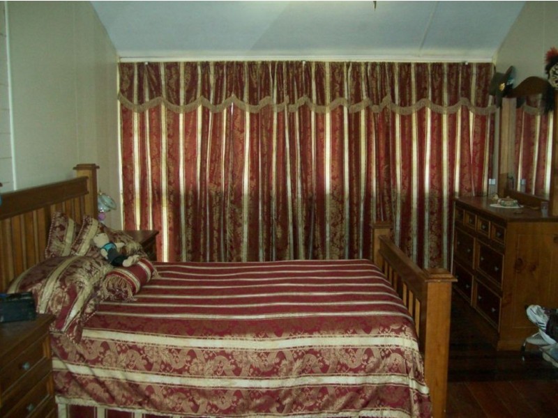 6 Dee Esplanade, Mount Morgan QLD 4714