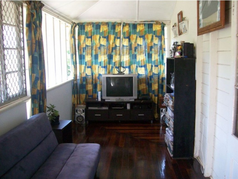 6 Dee Esplanade, Mount Morgan QLD 4714