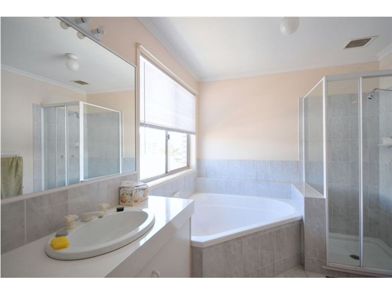 265 Rio Vista Blvd, Mermaid Waters QLD 4218