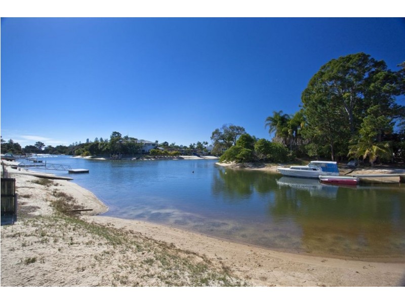 3 Bermuda Street, Broadbeach Waters QLD 4218