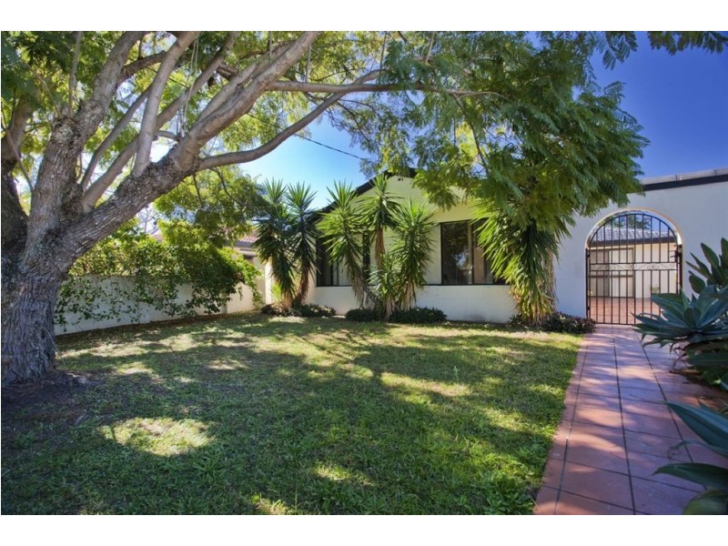 3 Bermuda Street, Broadbeach Waters QLD 4218