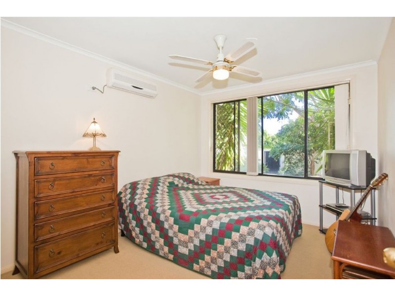 3 Bermuda Street, Broadbeach Waters QLD 4218