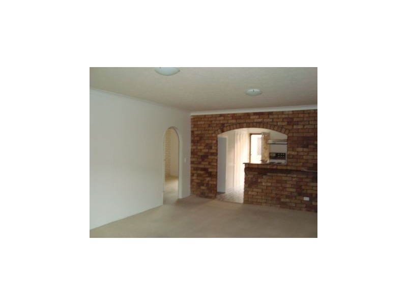 2/9 Christina Court, Mermaid Waters QLD 4218