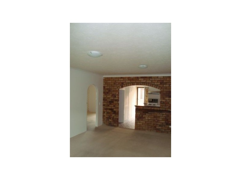 2/9 Christina Court, Mermaid Waters QLD 4218