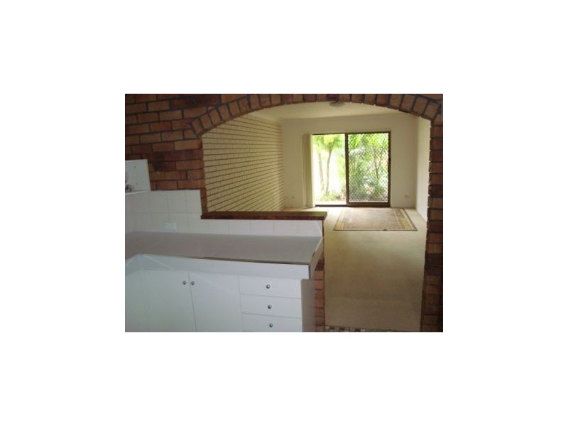 2/9 Christina Court, Mermaid Waters QLD 4218